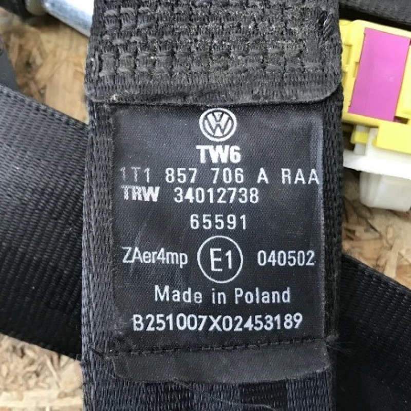 Centura siguranta dreapta fata / Volkswagen Touran 1T Cross 2008 / Interior