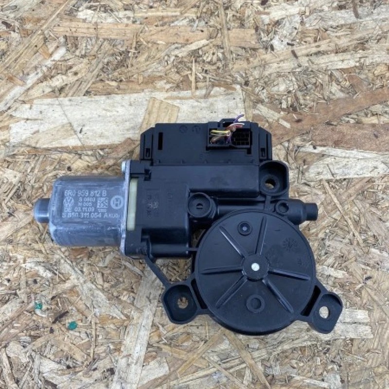 Motoras geam dreapta spate / Volkswagen Polo 6R 2010 / Audio si electronice