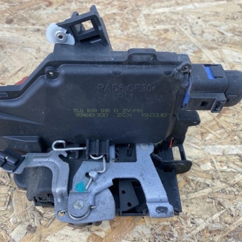 Iala broasca usa dreapta spate / Volkswagen Golf MK6 2010 / Caroserie, oglinzi si faruri