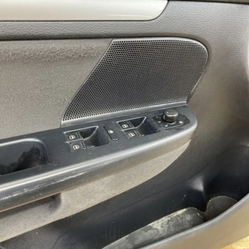 Tapiterie panou usa stanga fata / Volkswagen Golf MK6 2010 / Interior
