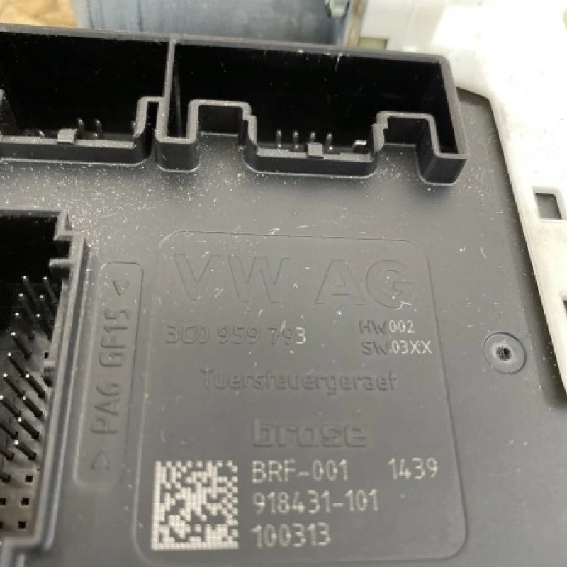 Modul confort usa stanga fata / Volkswagen Golf MK6 2010 / Audio si electronice