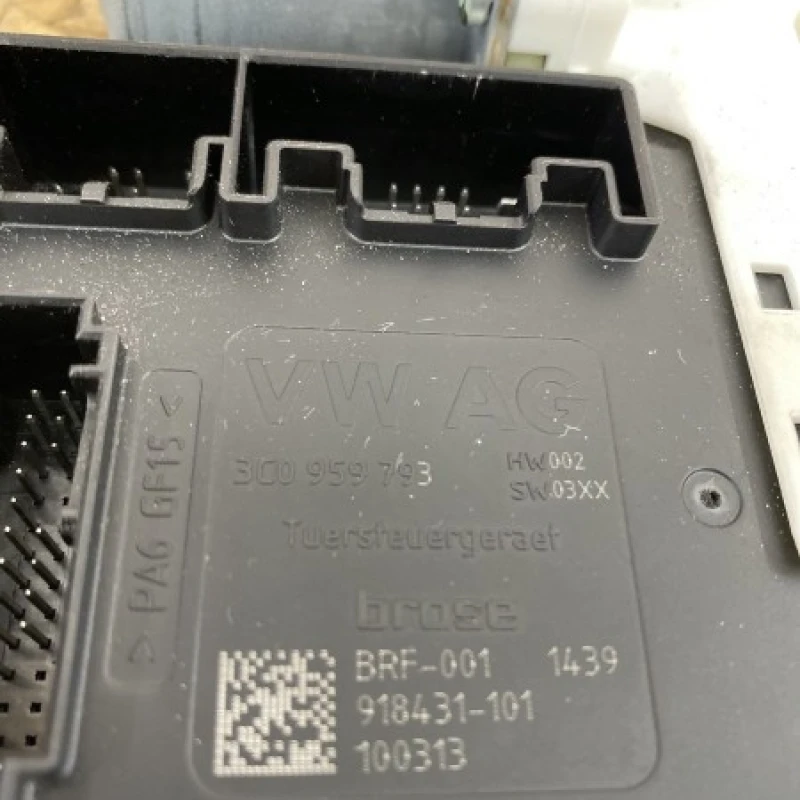 Modul confort usa stanga fata / Volkswagen Golf MK6 2010 / Audio si electronice