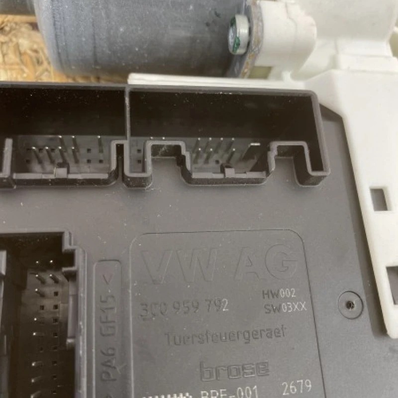 Modul confort usa dreapta fata / Volkswagen Golf MK6 2010 / Audio si electronice