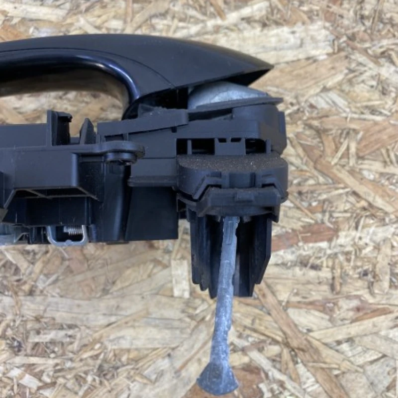 Maner usa si Iala cheie / BMW Seria 5 F10 2013 / Caroserie, oglinzi si faruri