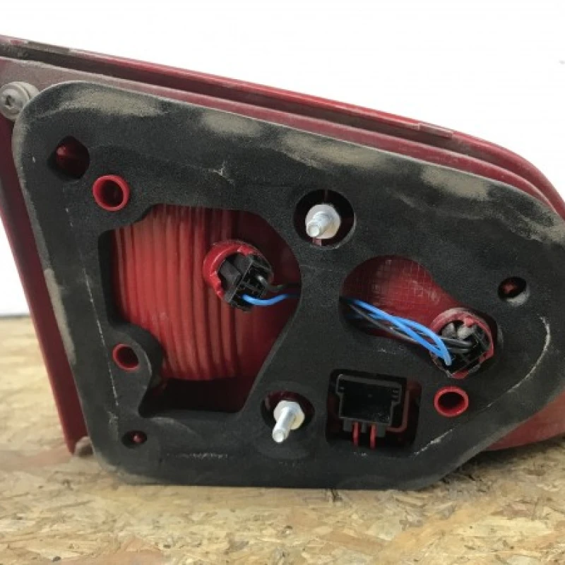 Stop dreapta haion / Volkswagen Passat B7 2012 / Caroserie, oglinzi si faruri