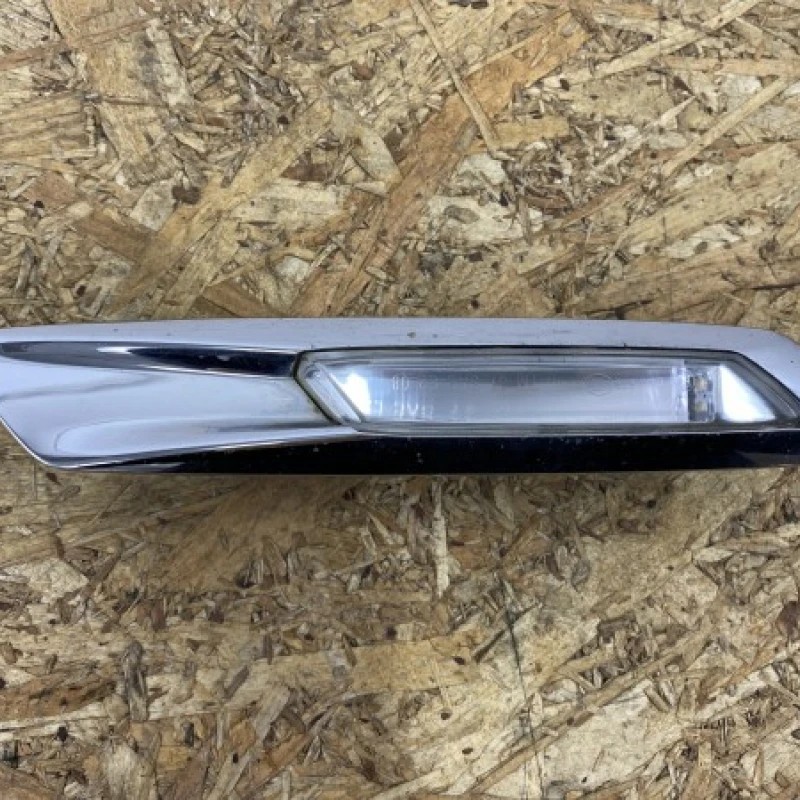 Semnalizare aripa stanga fata / BMW Seria 5 F10 2013 / Audio si electronice