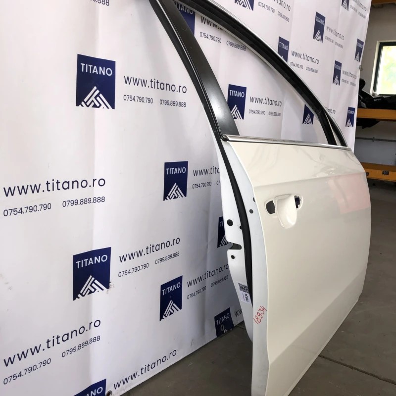 Usa dreapta fata / Volkswagen Passat B7 2012 / Caroserie, oglinzi si faruri