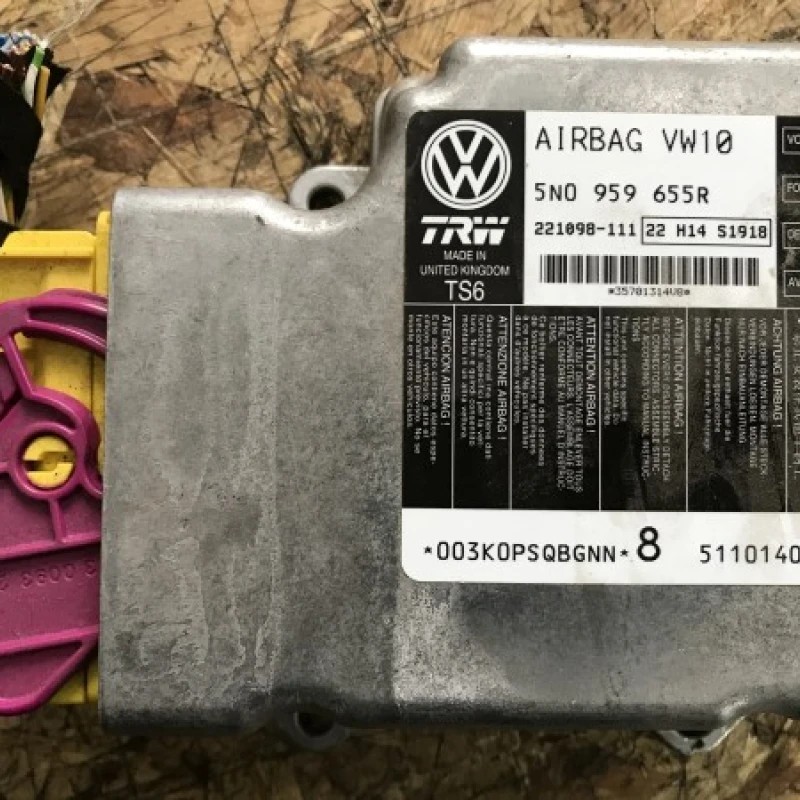 Calculator airbag / Volkswagen Passat B7 2012 / Audio si electronice