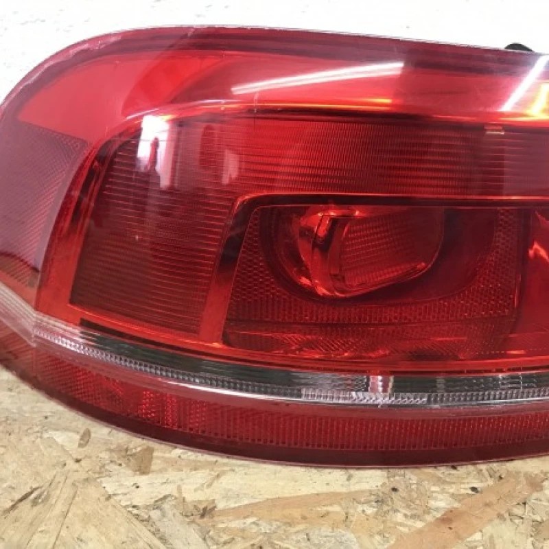 Stop stanga / Volkswagen Passat B7 2012 / Caroserie, oglinzi si faruri