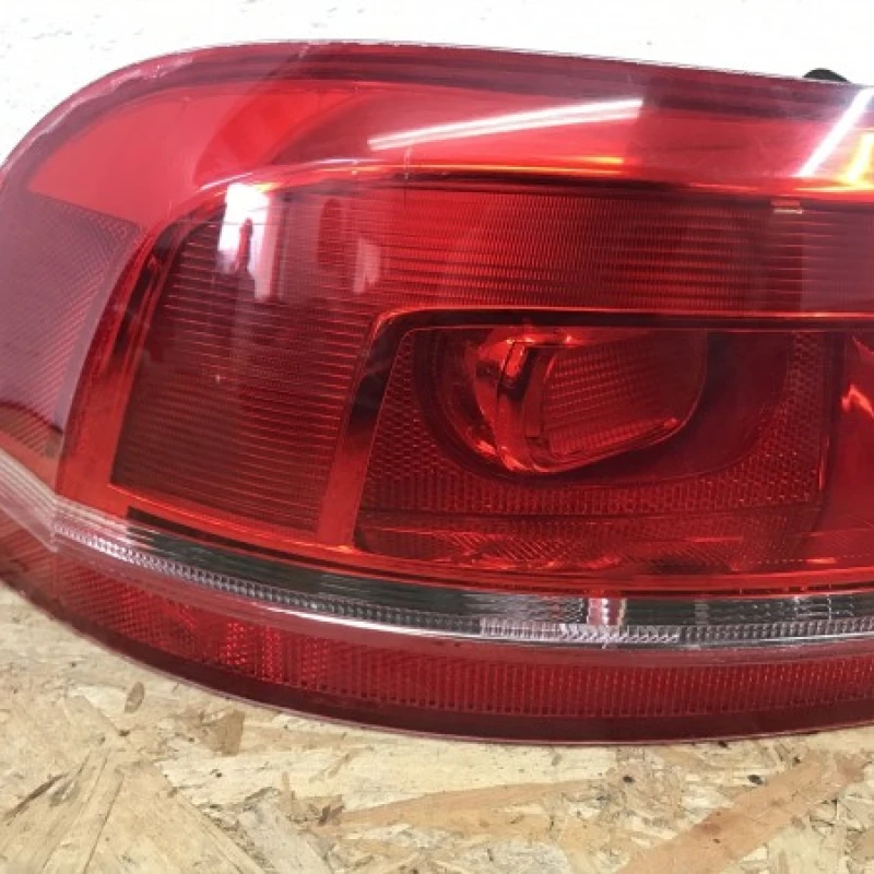 Stop stanga / Volkswagen Passat B7 2012 / Caroserie, oglinzi si faruri