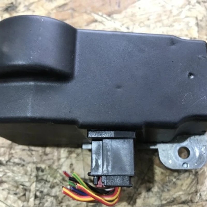 Blocator volan / Volkswagen Passat B7 2012 / Audio si electronice