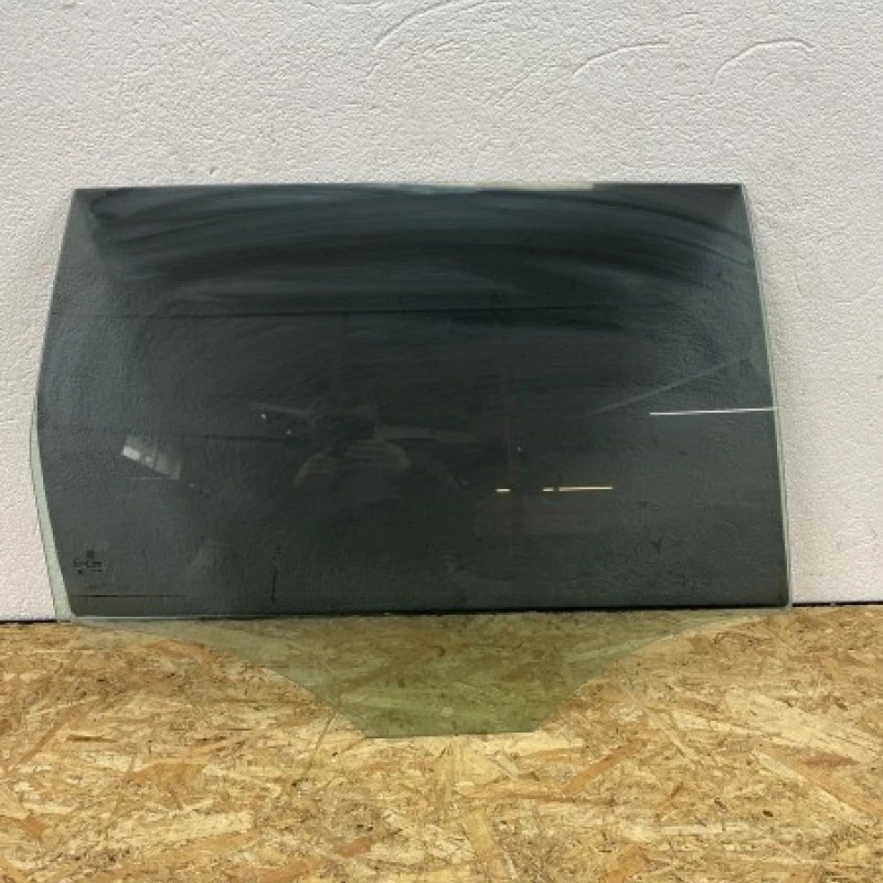 Geam dreapta spate / Volkswagen Passat B7 2012 / Caroserie, oglinzi si faruri