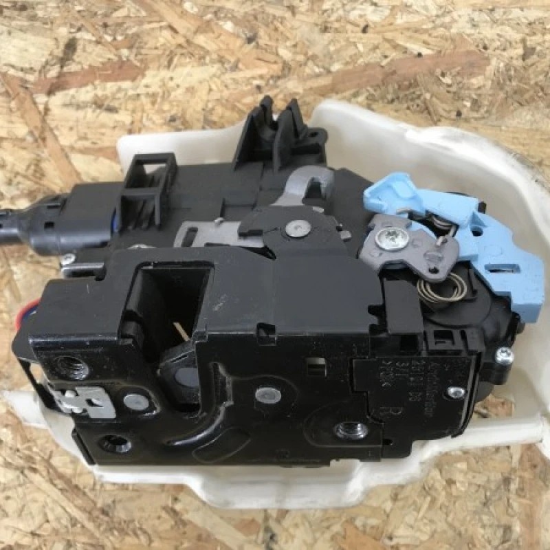 Iala broasca usa dreapta fata / Volkswagen Golf Plus MK6 2011 / Caroserie, oglinzi si faruri