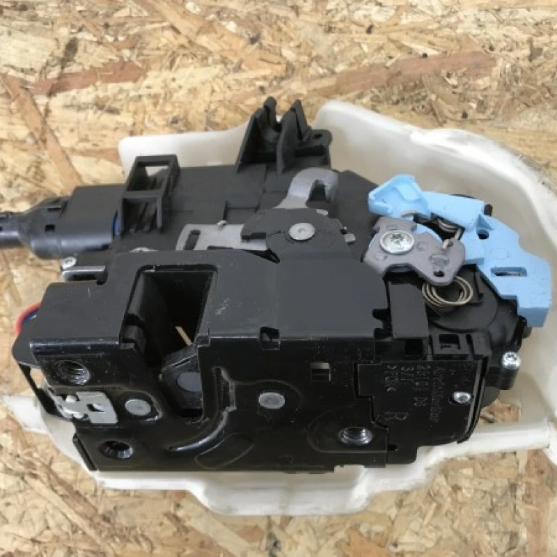 Iala broasca usa dreapta fata / Volkswagen Golf Plus MK6 2011 / Caroserie, oglinzi si faruri