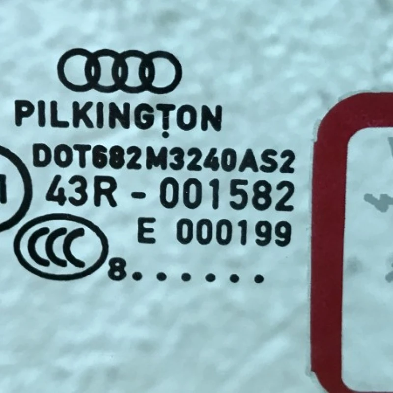 Geam usa dreapta fata / Audi A4 B8 2009 / Caroserie, oglinzi si faruri