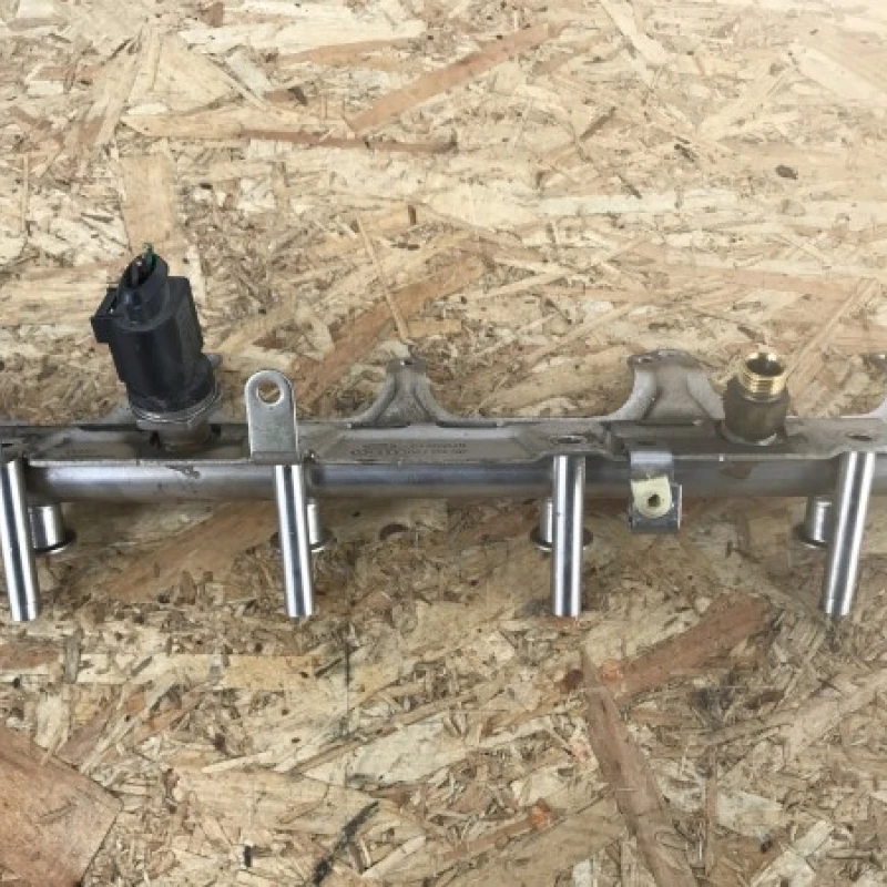 Rampa injector cu senzor Audi 
