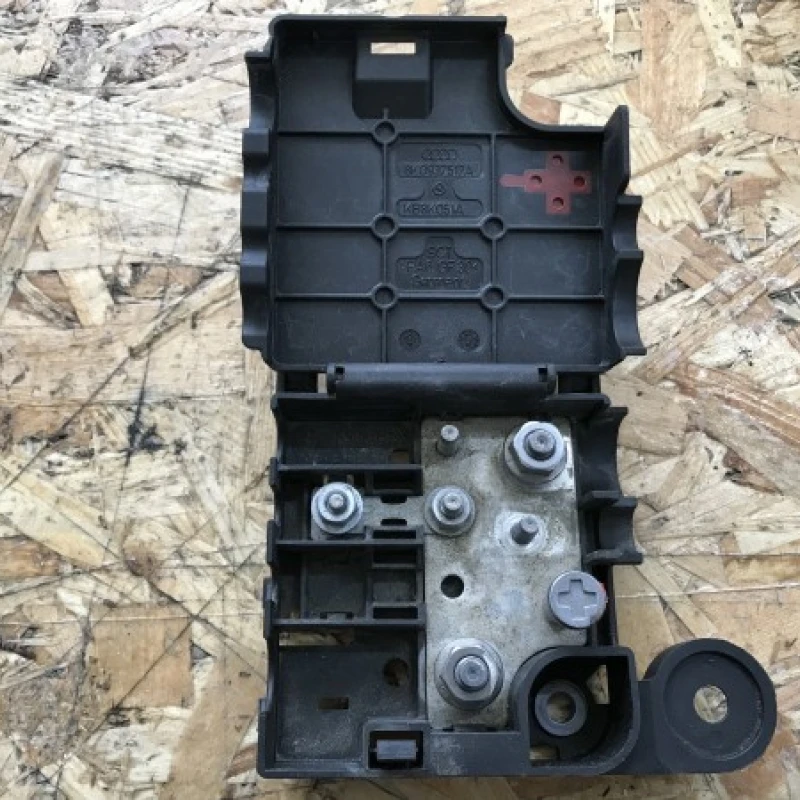 Tablou sigurante borne baterie / Audi A4 B8 2009 / Audio si electronice