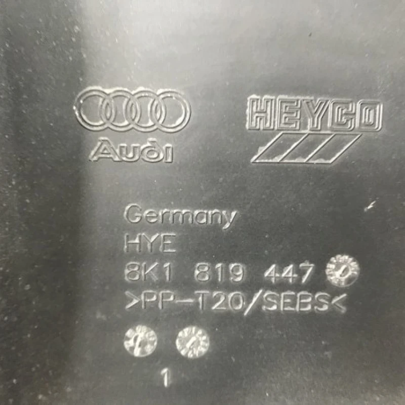 Grila stergatoare fata / Audi A4 B8 2009 / Caroserie, oglinzi si faruri