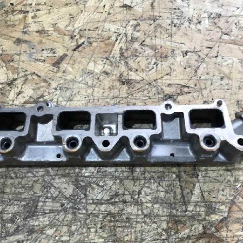 Rampa injector cu senzor / Volkswagen Golf Plus MK6 2011 / Motor, racire si evacuare