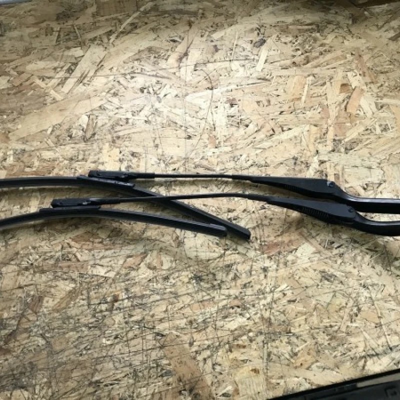 Brat stergator fata BMW Seria 1 E81 2011