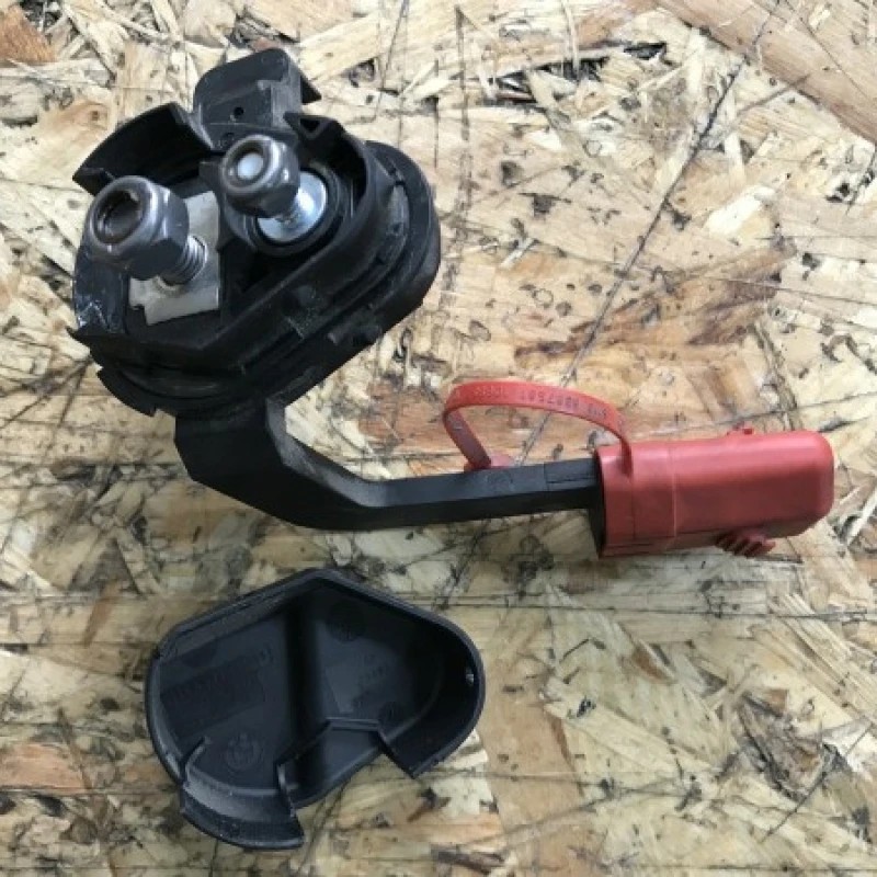 Borna baterie plus BMW Seria 1 E81 2011