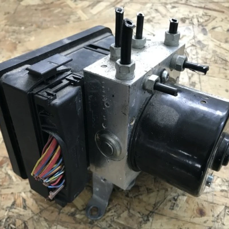 Pompa ABS / BMW Seria 1 E81 2011 / Motor, racire si evacuare