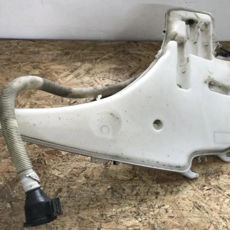 Vas spalator parbriz / BMW Seria 1 E81 2011 / Motor, racire si evacuare