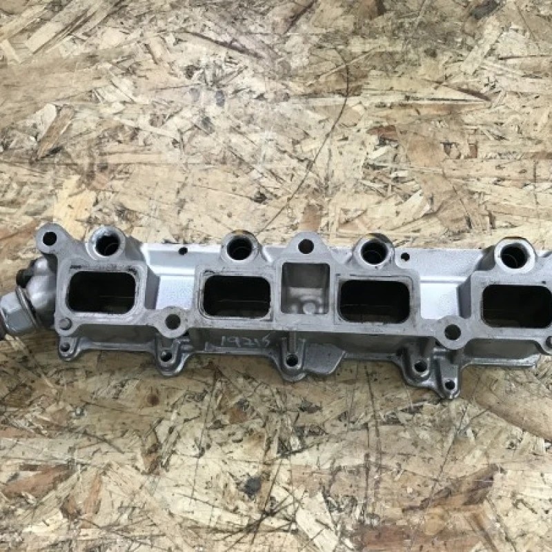 Rampa injector / Volkswagen Passat B6 2010 / Motor, racire si evacuare