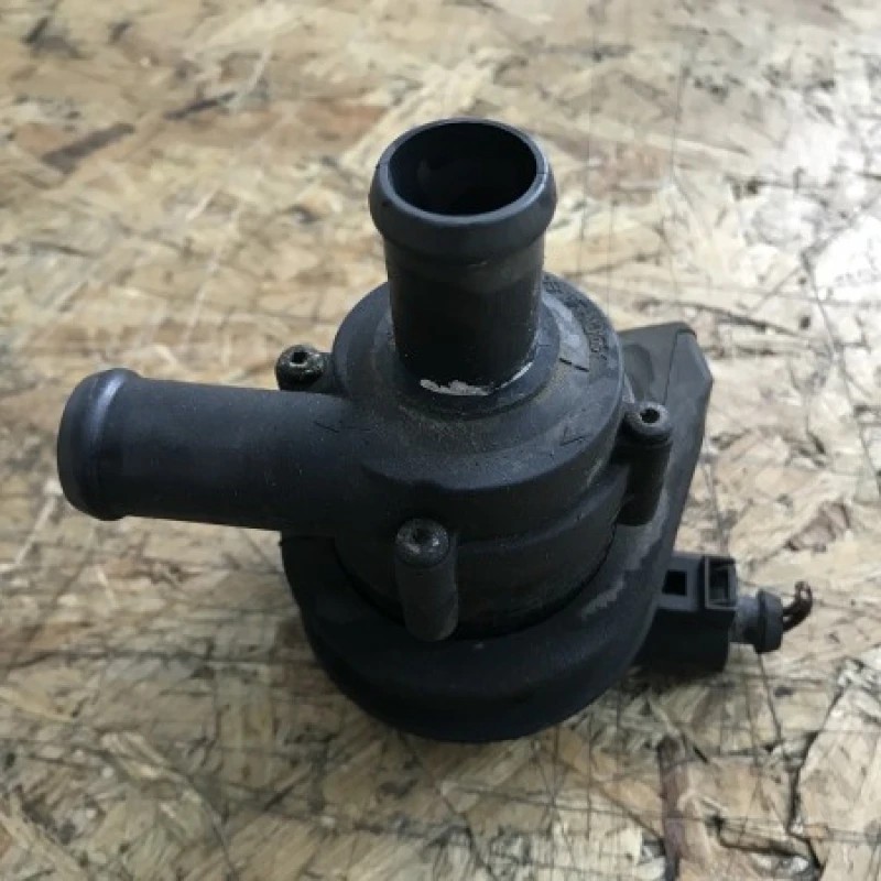 Pompa recirculare apa / Volkswagen Passat B6 2010 / Motor, racire si evacuare