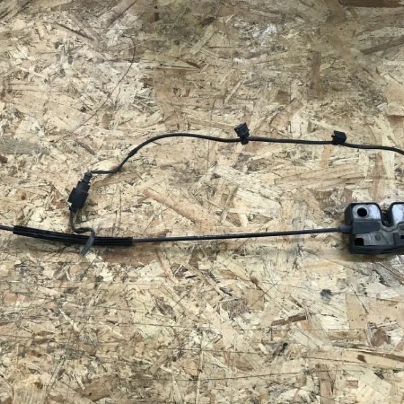 Broasca capota fata / Volkswagen Passat B6 2010 / Caroserie, oglinzi si faruri