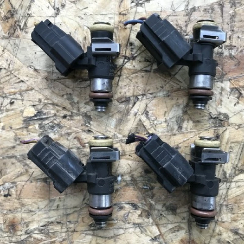 Injector / Volkswagen Passat B6 2010 / Motor, racire si evacuare