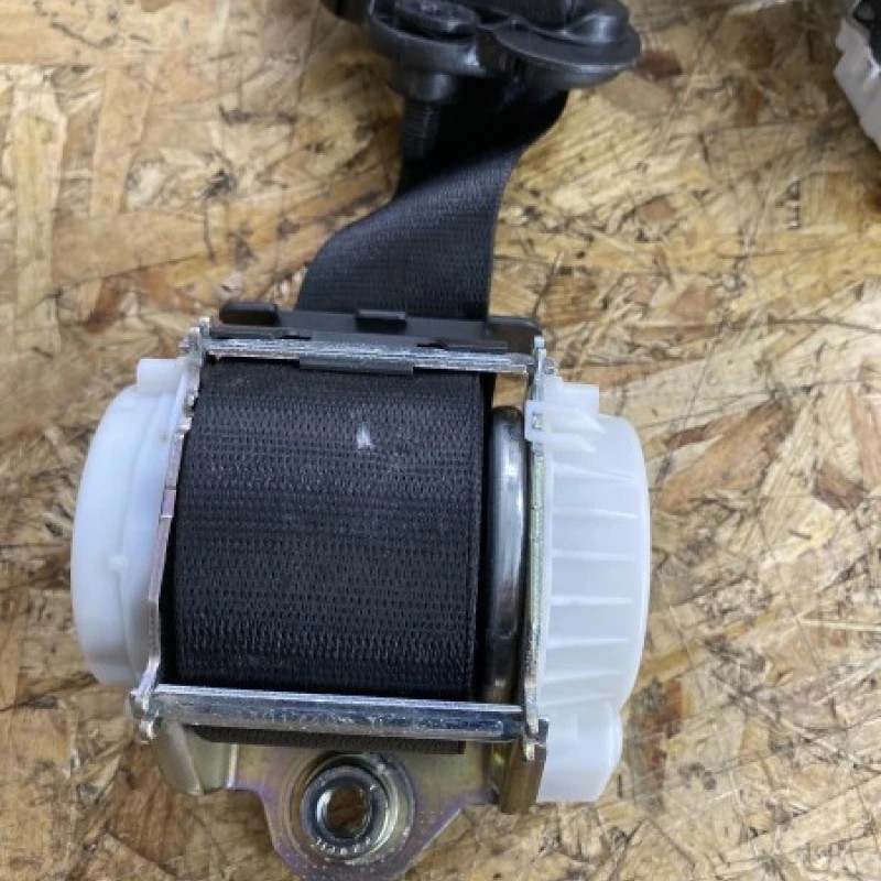 Centura dreapta fata BMW Seria 1 E81 2011