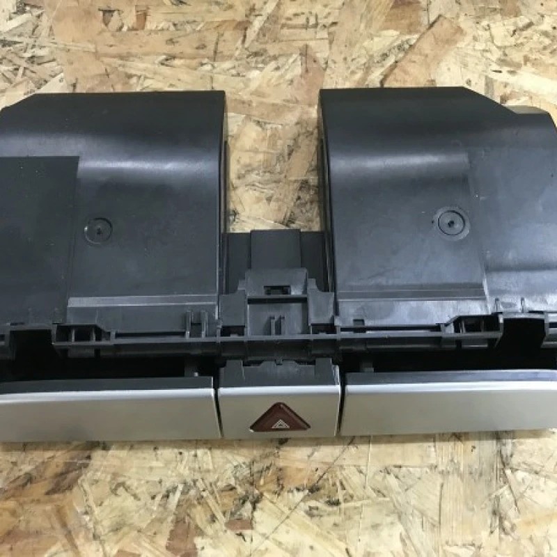 Buton avarie cu sertar / Volkswagen Passat B6 2010 / Interior