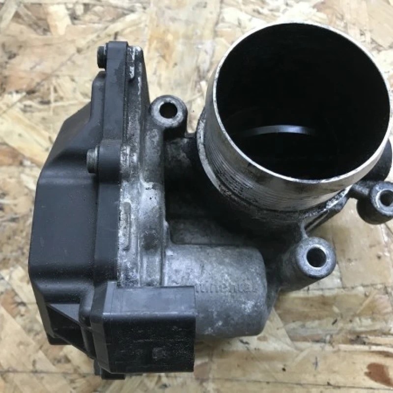 Clapeta acceleratie / Volkswagen Passat B6 2010 / Motor, racire si evacuare