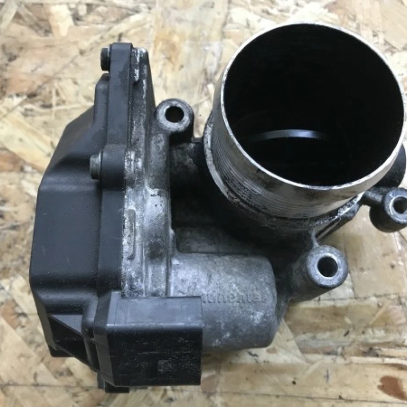 Clapeta acceleratie / Volkswagen Passat B6 2010 / Motor, racire si evacuare