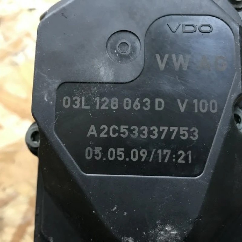 Clapeta acceleratie / Volkswagen Passat B6 2010 / Motor, racire si evacuare