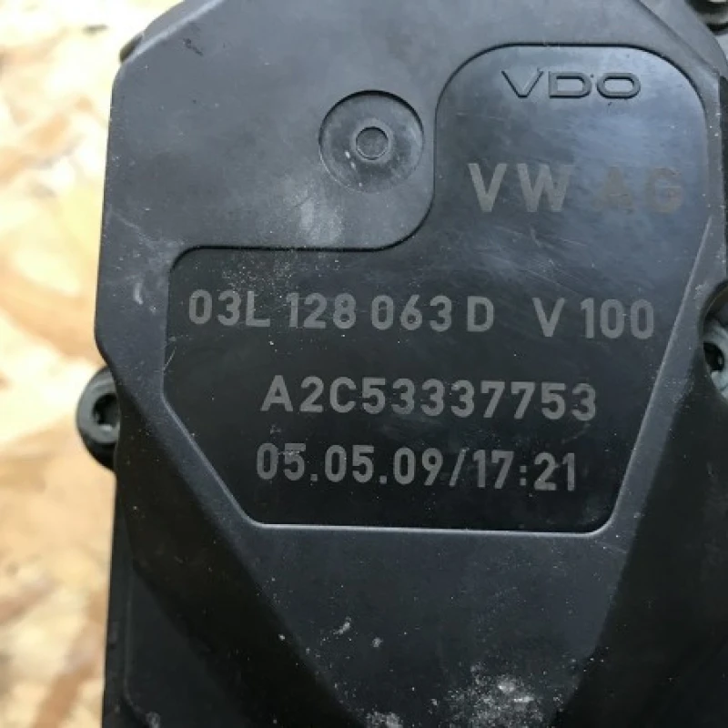 Clapeta acceleratie / Volkswagen Passat B6 2010 / Motor, racire si evacuare