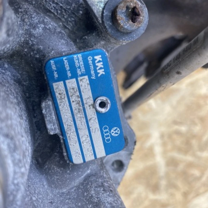 Turbosuflanta turbina / Volkswagen Passat B6 2010 / Motor, racire si evacuare