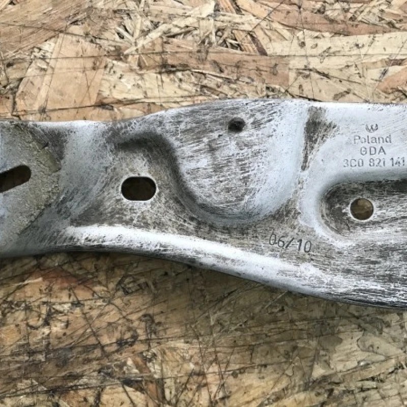 Suport bara stanga fata / Volkswagen Passat B6 2010 / Caroserie, oglinzi si faruri