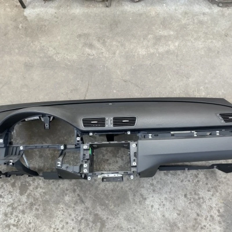 Plansa bord cu airbag pasager Volkswagen 
