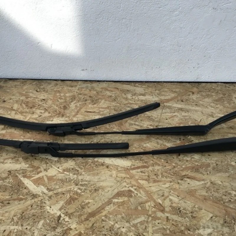 Brat stergator / Volkswagen Passat B6 2007 / Caroserie, oglinzi si faruri