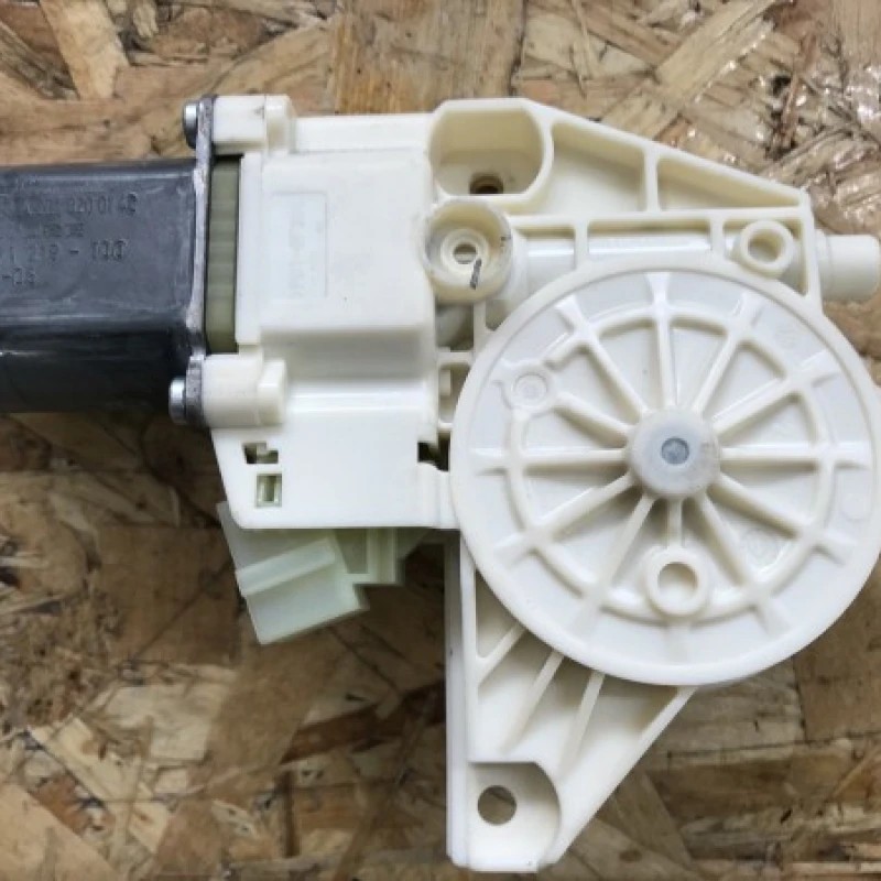 Motoras macara geam stanga fata Mercedes-Benz E Class W212 2010