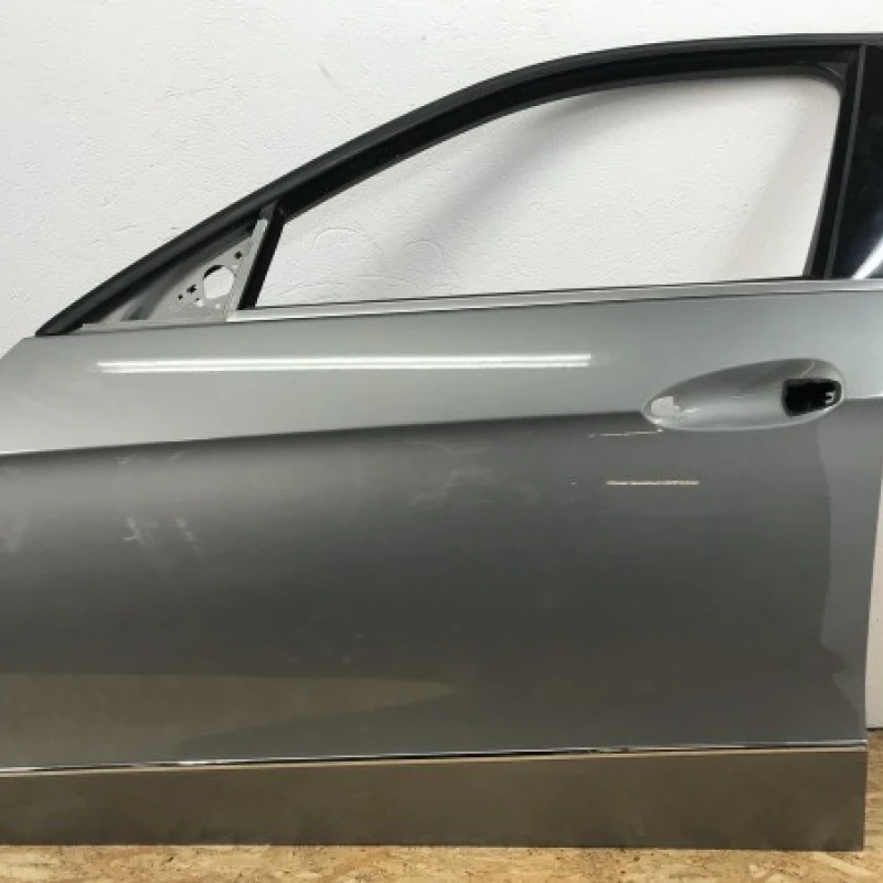 Usa stanga fata Mercedes-Benz 