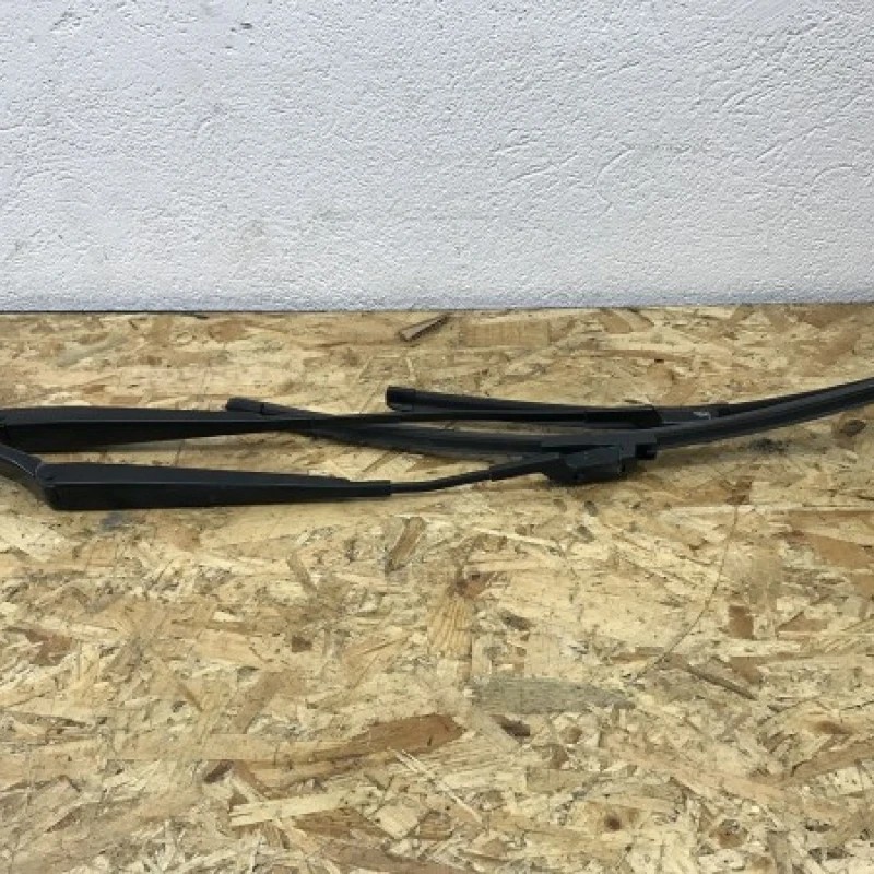 Brat stergator / Volkswagen Passat B6 2007 / Caroserie, oglinzi si faruri