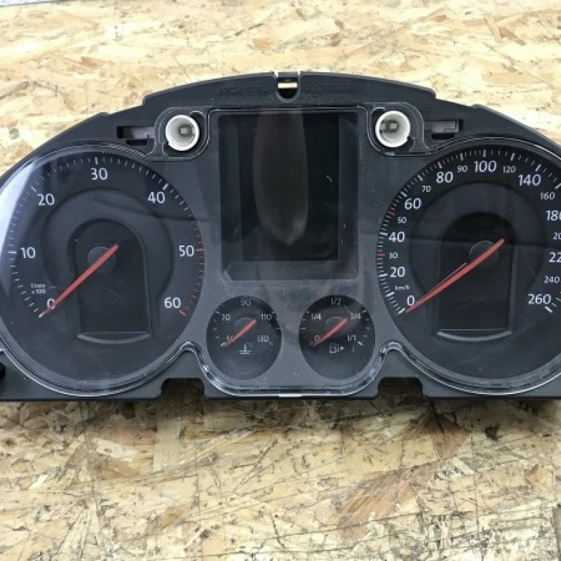 Ceas bord / Volkswagen Passat B6 2007 / Interior