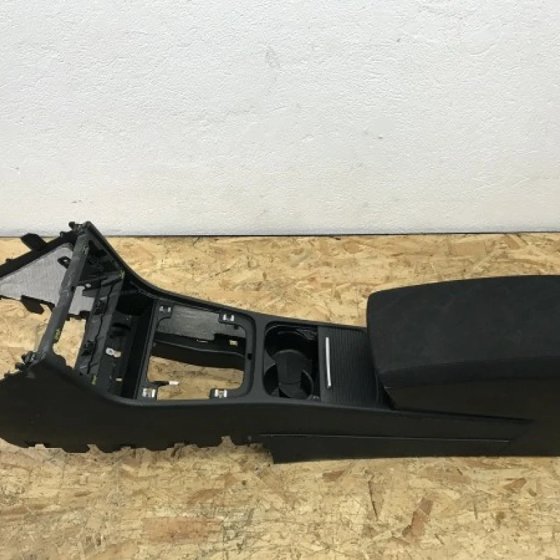 Cotiera / Volkswagen Passat B6 2010 / Interior