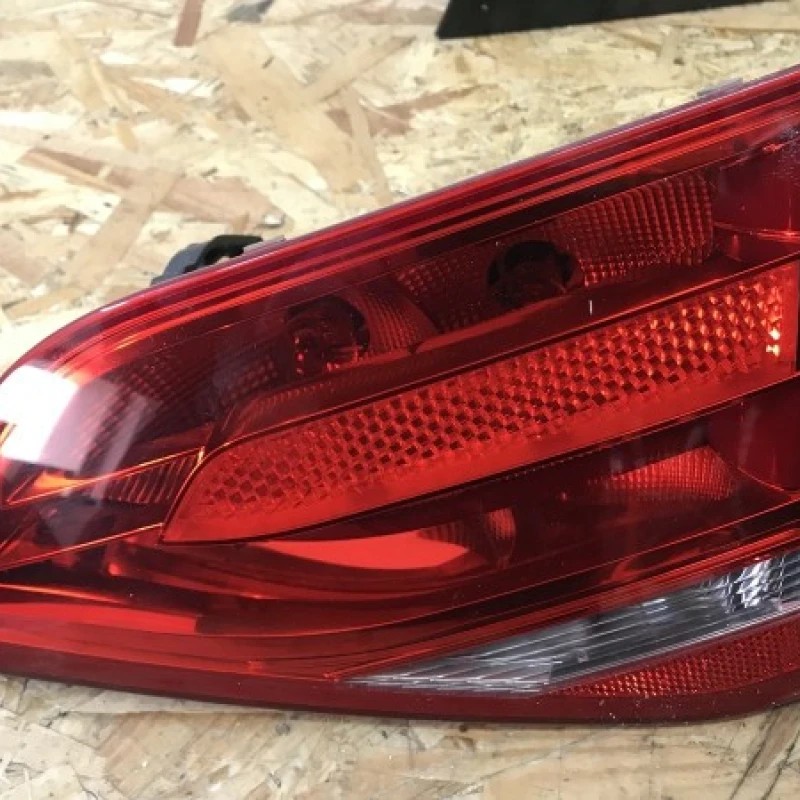 Stop dreapta haion Audi A4 B8 2009