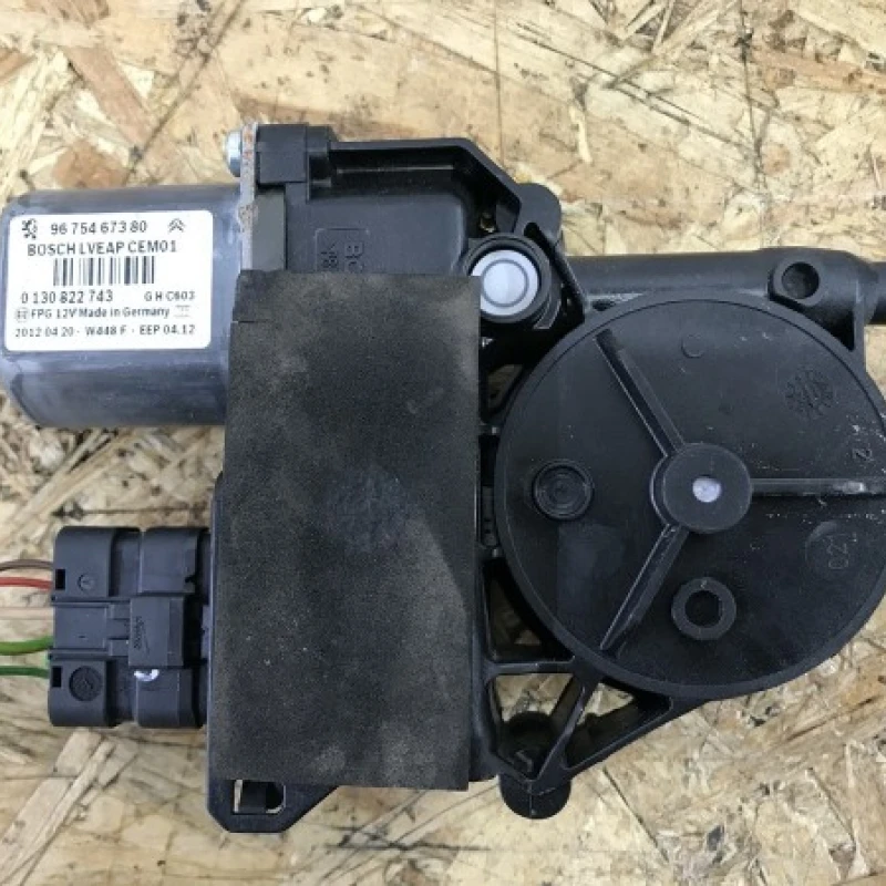 Motoras macara geam dreapta fata Peugeot 