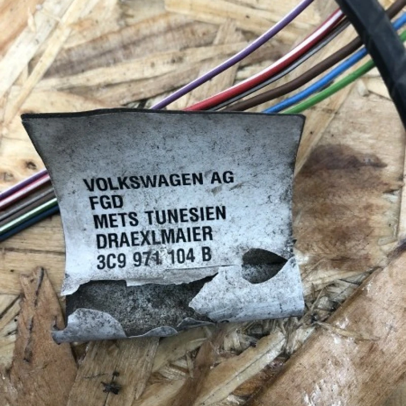 Instalatie senzori parcare spate / Volkswagen Passat B6 2009 / Audio si electronice