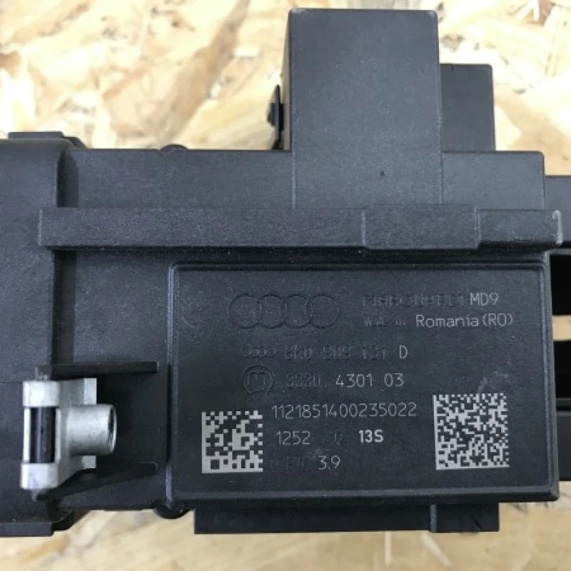 Contact chei / Audi A4 B8 2013 / Audio si electronice